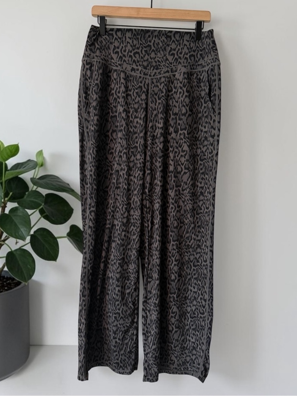 HALARA Black & Gray Leopard Wide-Leg Pants - Picture 3 of 7